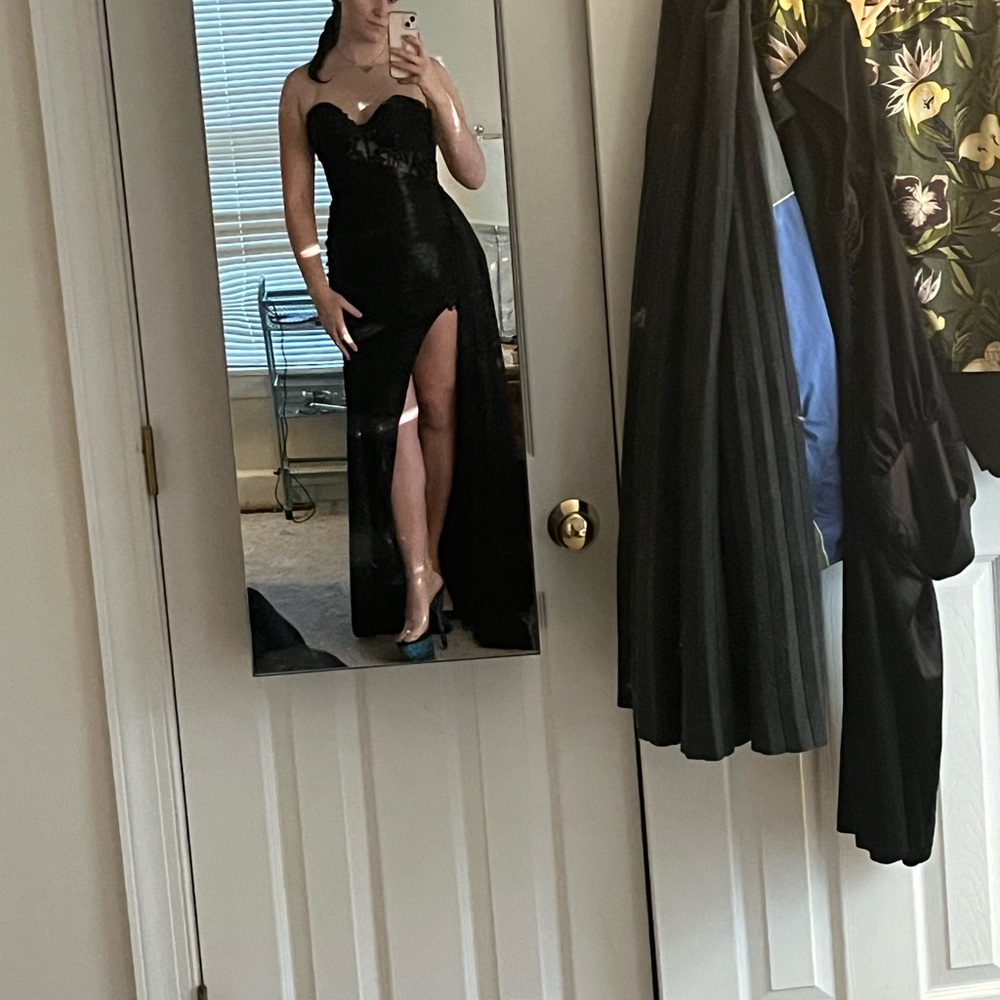 Chic Strapless Black Evening Gown - Picture 2 of 3